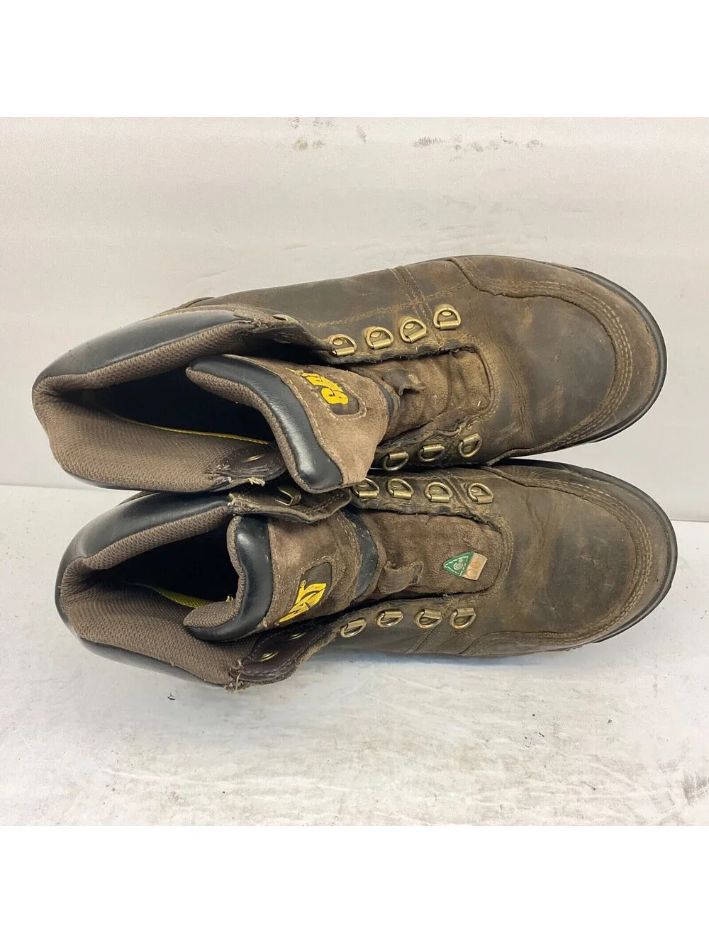 N/A used boots missing